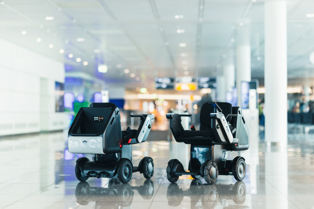 Autonomer Rollstuhl im Terminal 2 des Münchner Flughafens – Unterstützung für mobilitätseingeschränkte Reisende