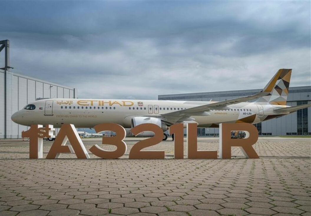 Etihad Airways Airbus A321LR auf dem Rollfeld - neue Kabinenausstattung